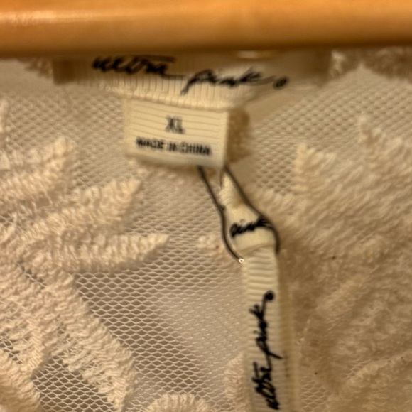 Women’s extra large lace top from Ultra Pink with tags - Picture 2 of 3
